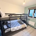 Oak Guest Rooms